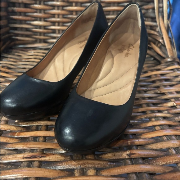 Clarks Indigo Women's Black Leather Comfort Platform
Classic Pump Heels 6 - Picture 11 of 16